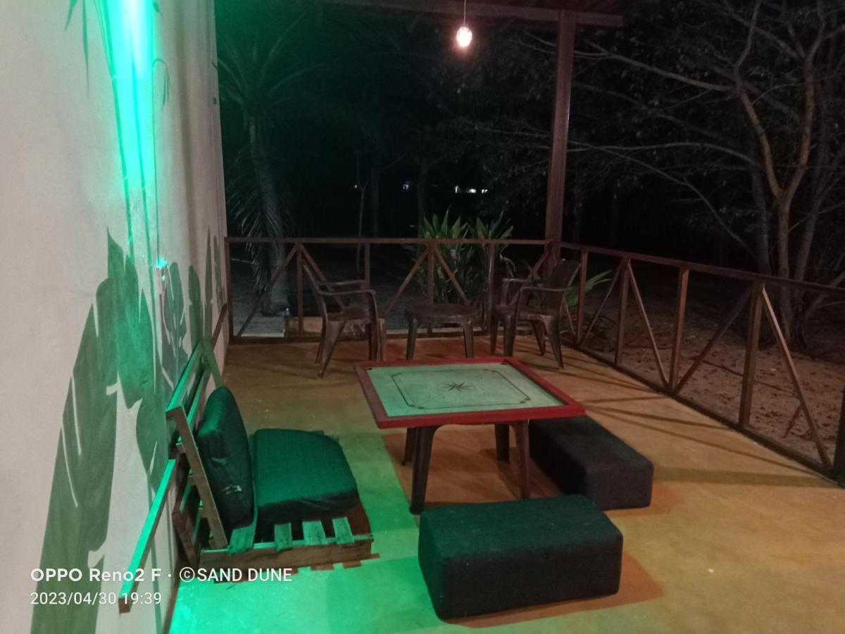 Sand Dune Beach Resort & Surf Camp Baía de Arugam Exterior foto