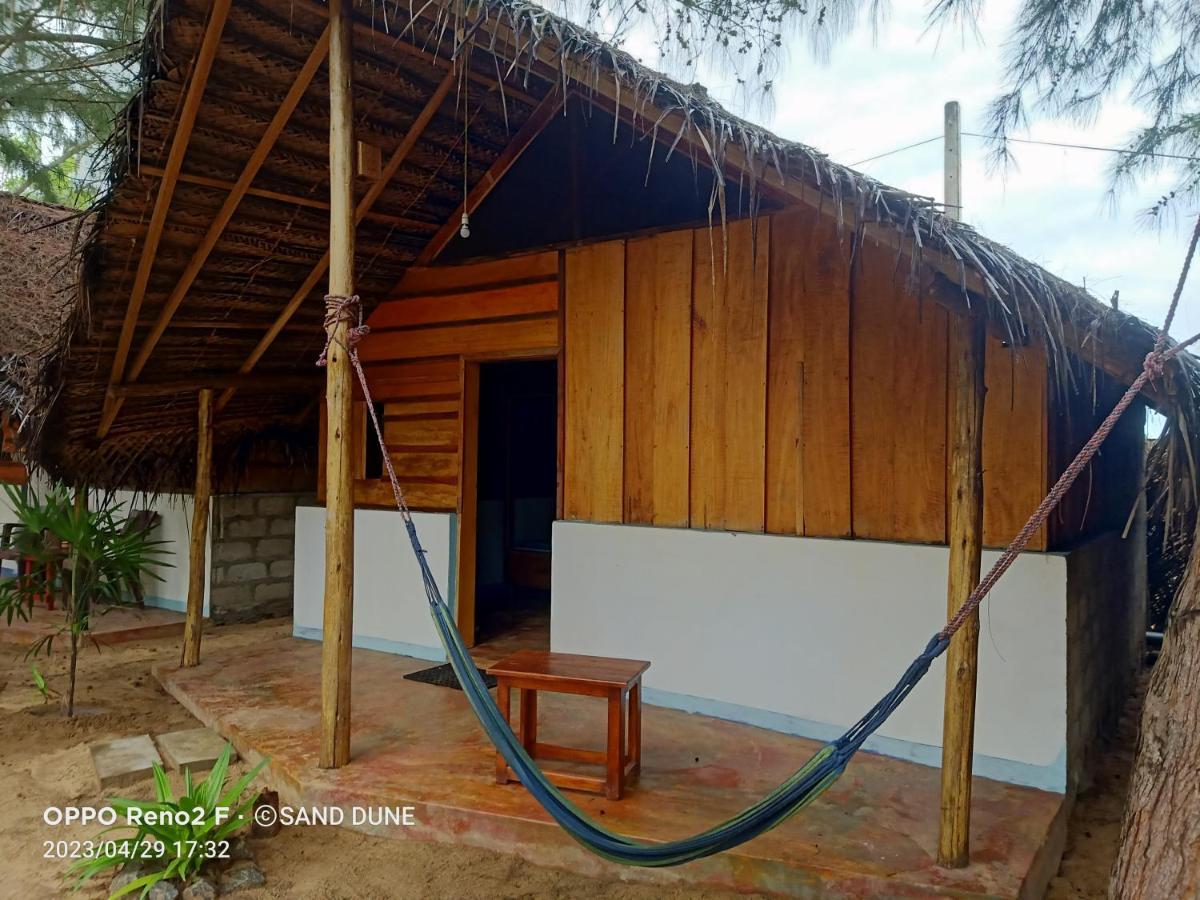 Sand Dune Beach Resort & Surf Camp Baía de Arugam Exterior foto
