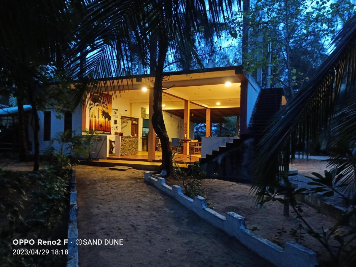 Sand Dune Beach Resort & Surf Camp Baía de Arugam Exterior foto
