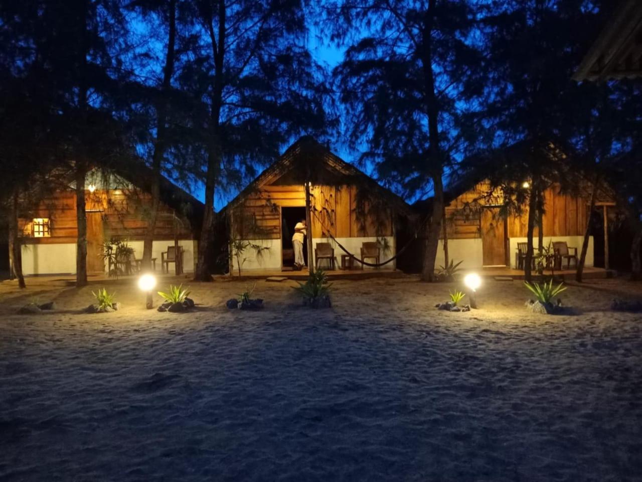Sand Dune Beach Resort & Surf Camp Baía de Arugam Exterior foto