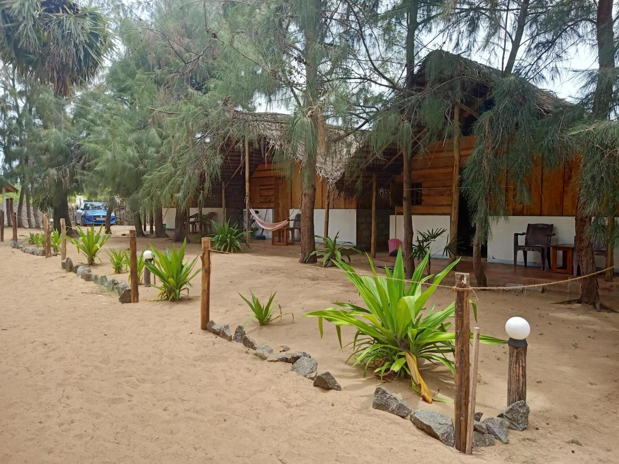 Sand Dune Beach Resort & Surf Camp Baía de Arugam Exterior foto