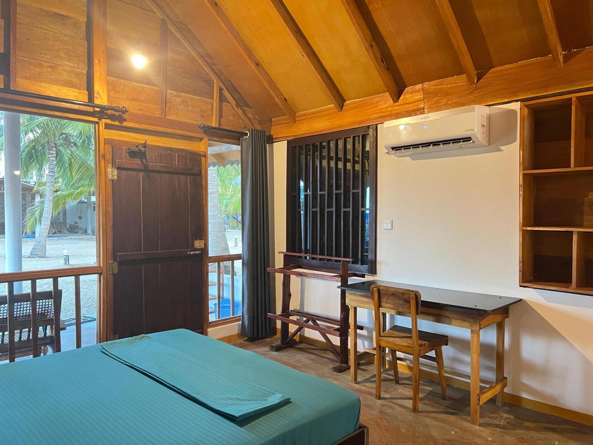 Sand Dune Beach Resort & Surf Camp Baía de Arugam Exterior foto