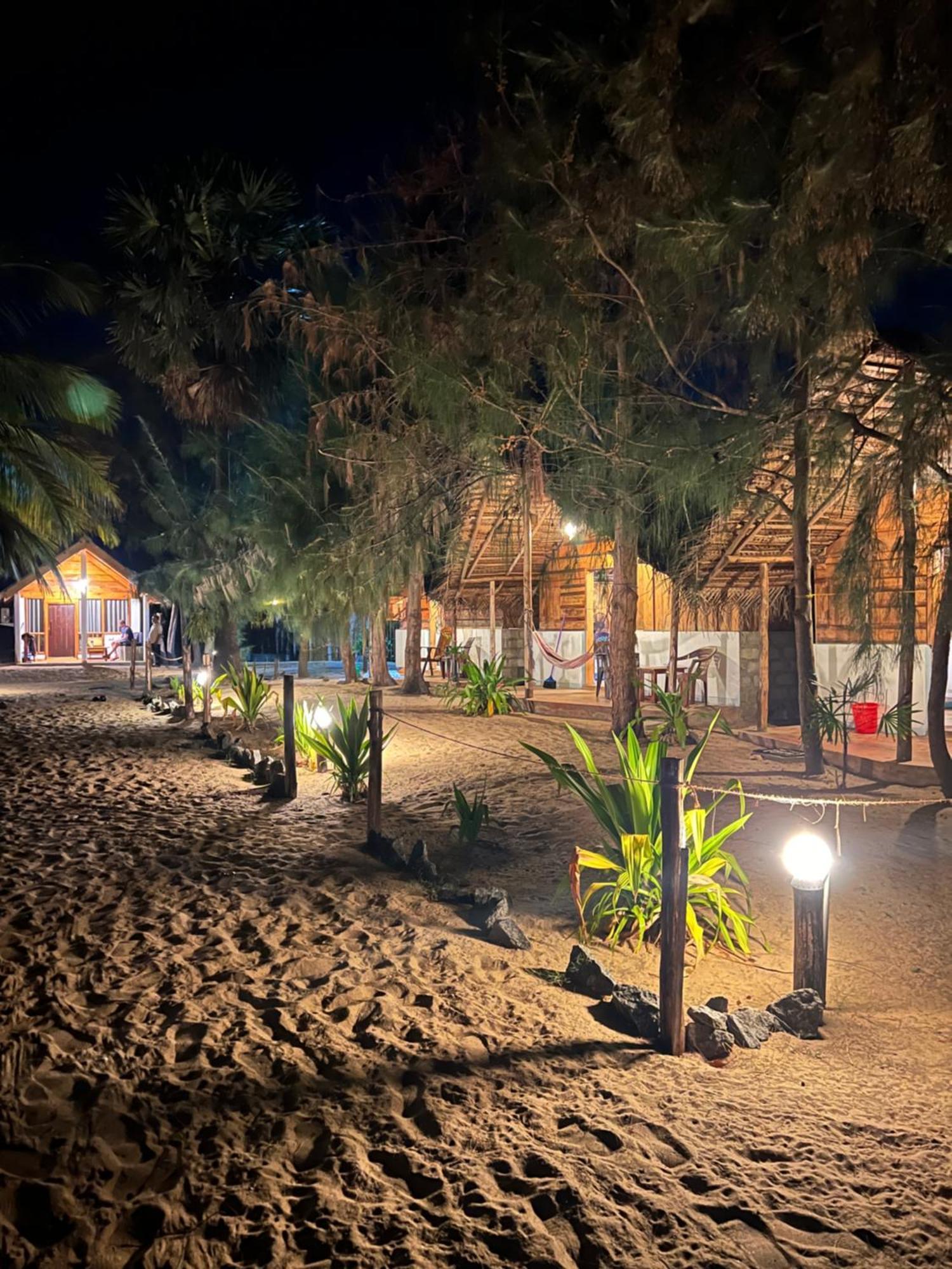 Sand Dune Beach Resort & Surf Camp Baía de Arugam Exterior foto