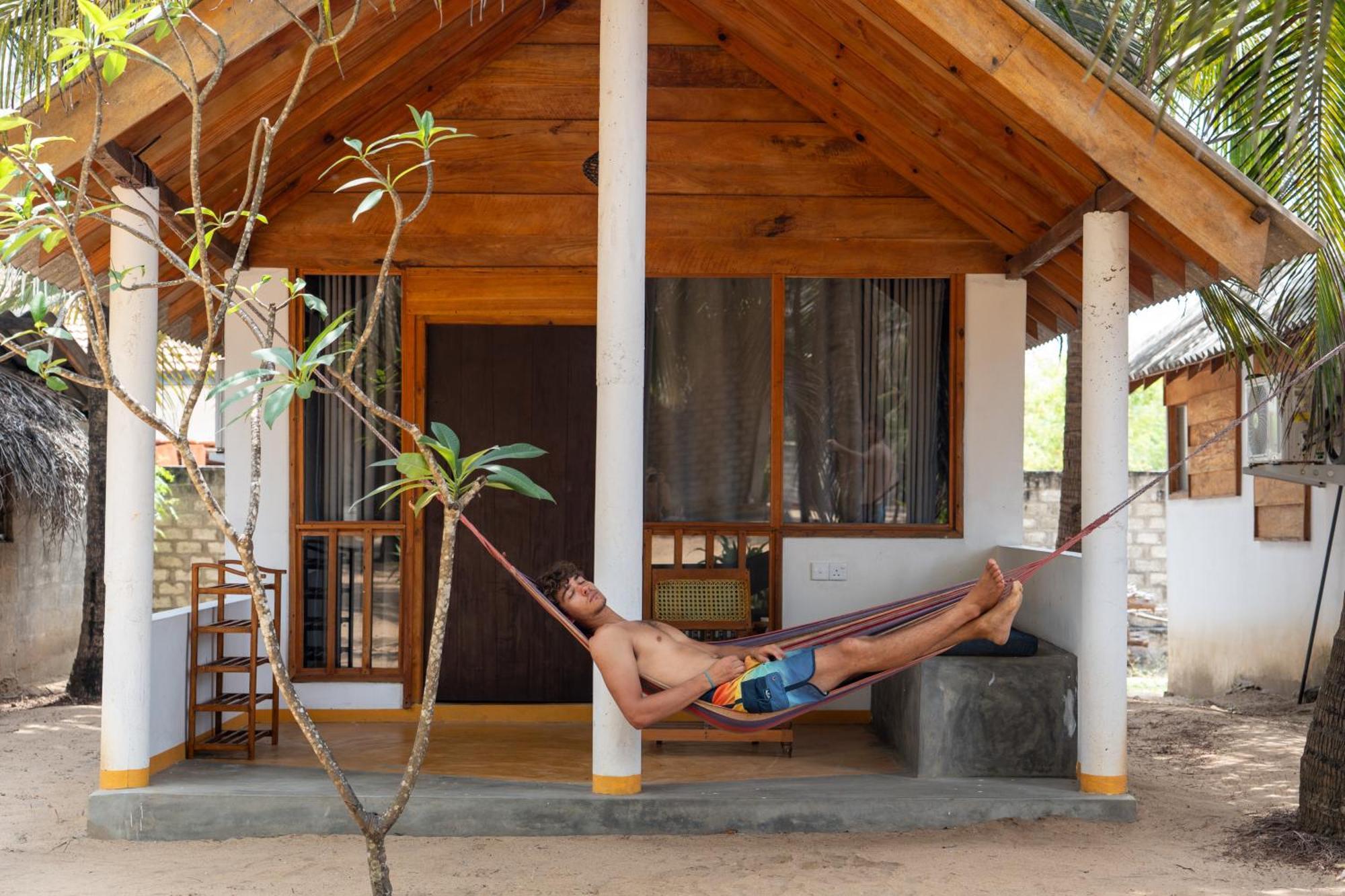 Sand Dune Beach Resort & Surf Camp Baía de Arugam Exterior foto