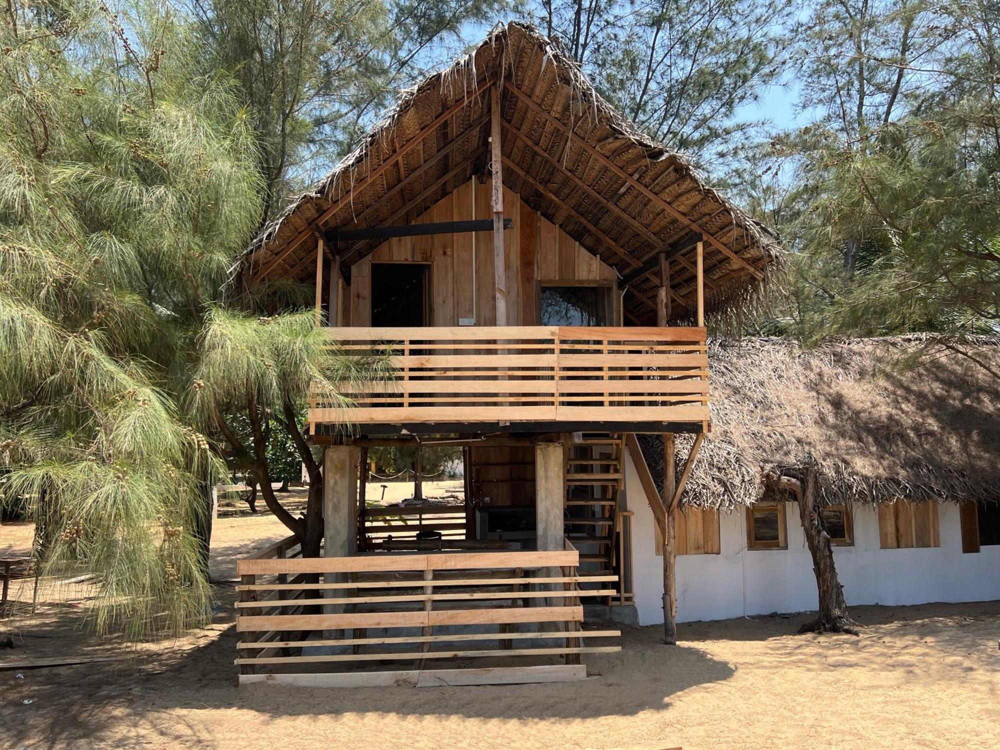 Sand Dune Beach Resort & Surf Camp Baía de Arugam Exterior foto