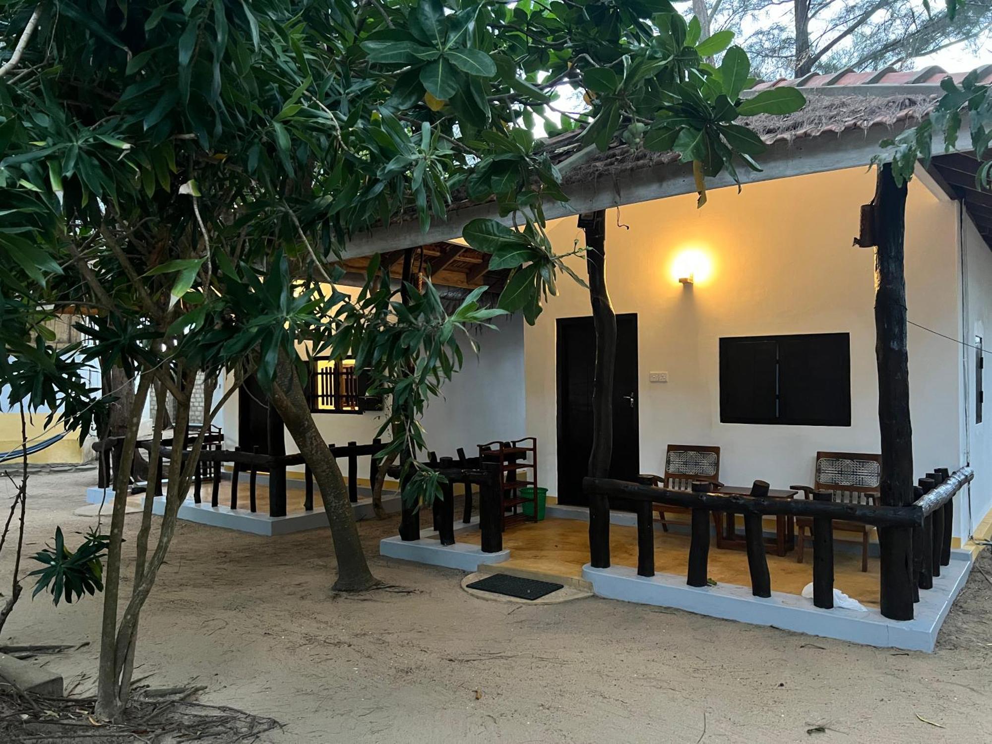 Sand Dune Beach Resort & Surf Camp Baía de Arugam Exterior foto